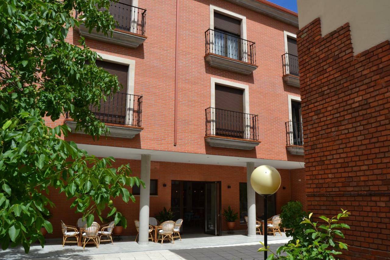 Hotel Villegas Valencia de Don Juan Exterior photo